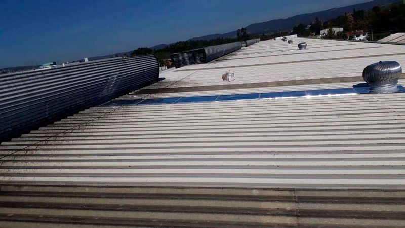 .Conserto de telhados industriais.